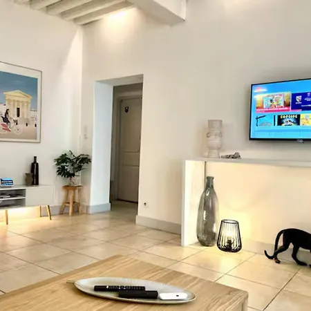 Bright Center Flat With Terrace *