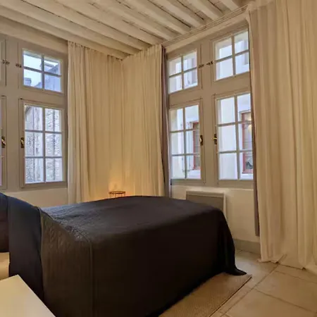 Lägenhet Bright Center Flat With Terrace *