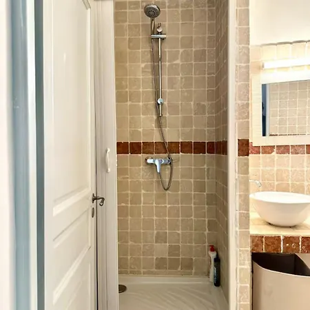 Bright Center Flat With Terrace *