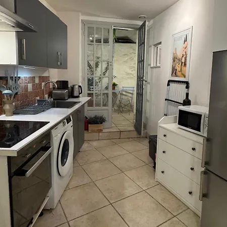 Bright Center Flat With Terrace