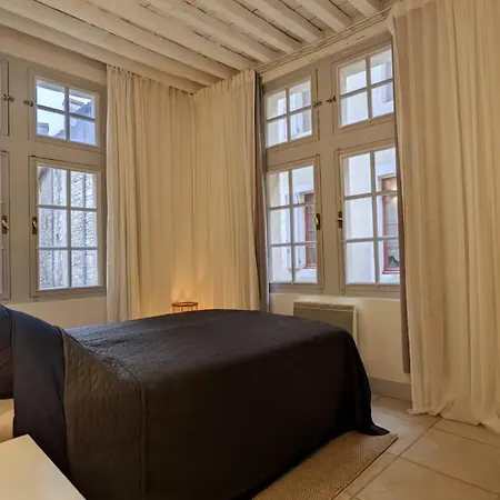 Lägenhet Bright Center Flat With Terrace