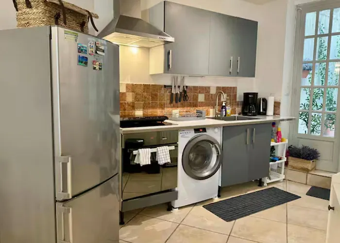 Appartamento Bright Center Flat With Terrace Nîmes