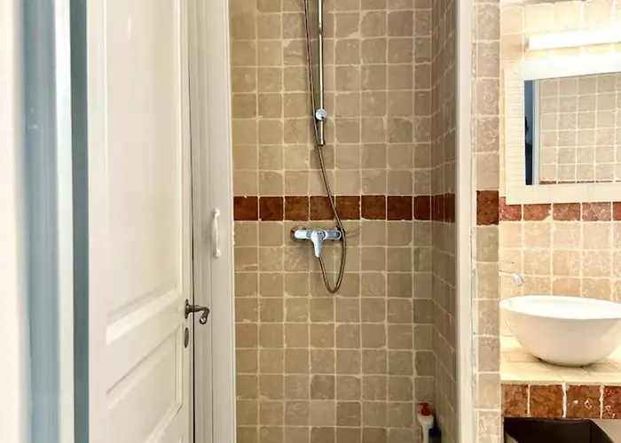 Bright Center Flat With Terrace *