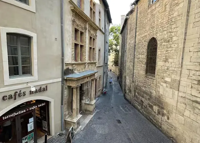 Bright Center Flat With Terrace *